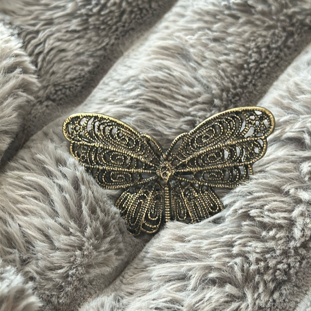 Small butterfly ring - estimating size 4ish